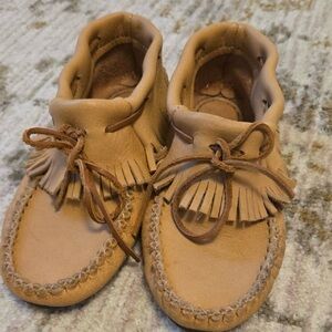 Moccasins Canada Soft Maple Moose Fringed Moccasin Shoes size 7 (fits as 8-8.5)